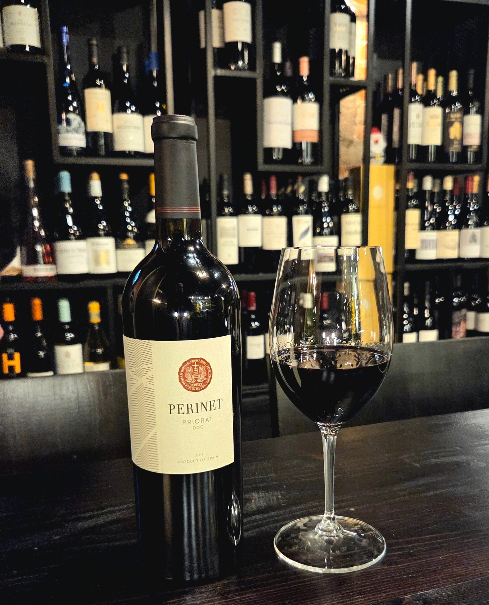 Els vins de Perinet s’elaboren al celler Perinet, de la DOQ Priorat i al celler Clos Maria, de la DO Montsant. Aquest edifici, de disseny modern i grans dimensions, situat a la regió vitivinícola de Poboleda, és considerat un referent de la zona.