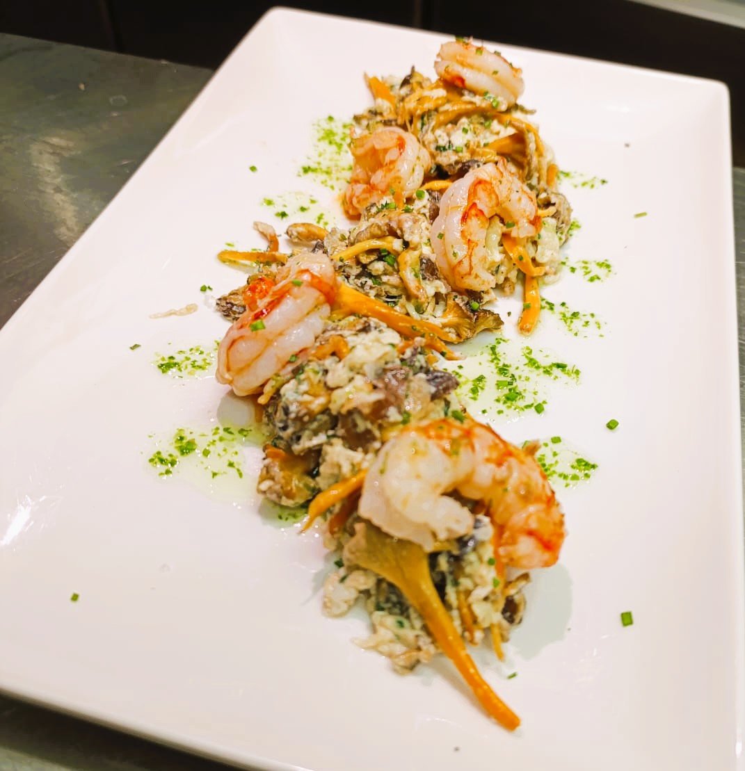 Las mejores reseñas de bares de tapas y vinaterías en Andorra. Gran atención, comida muy bien trabajada y de calidad, en un ambiente relajado. Estuvimos ayer y fue una gran velada; a destacar el tartar de salmón y el lagarto. Muchas gracias por el trato.