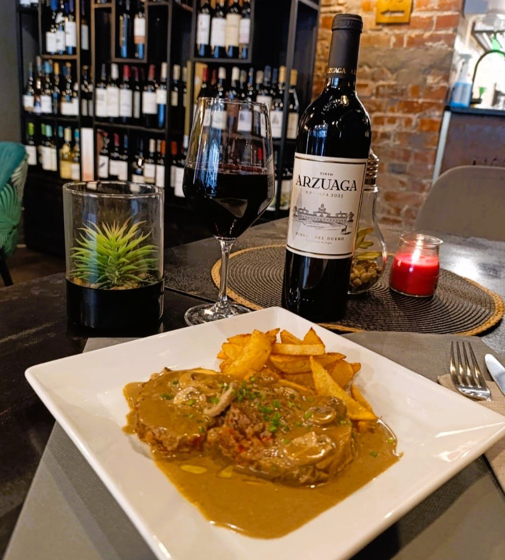 🍽️✨ PLAT DEL DIA A L’ALTERNATIVA ANDORRA ✨🍽️ Aquest dijous i divendres al migdia t’esperem amb un plat que enamora: pollastre farcit amb xampinyons, tendre, saborós i acabat de fer, perfecte per gaudir d’un migdia de cuina honesta i ben treballada. Vine a descobrir-lo i completa l’experiència amb el nostre ambient acollidor i el servei de sempre. #AlternativaAndorra #PlatDelDia #CuinaDeMercat #AndorraGastronòmica #DijousIDivendres