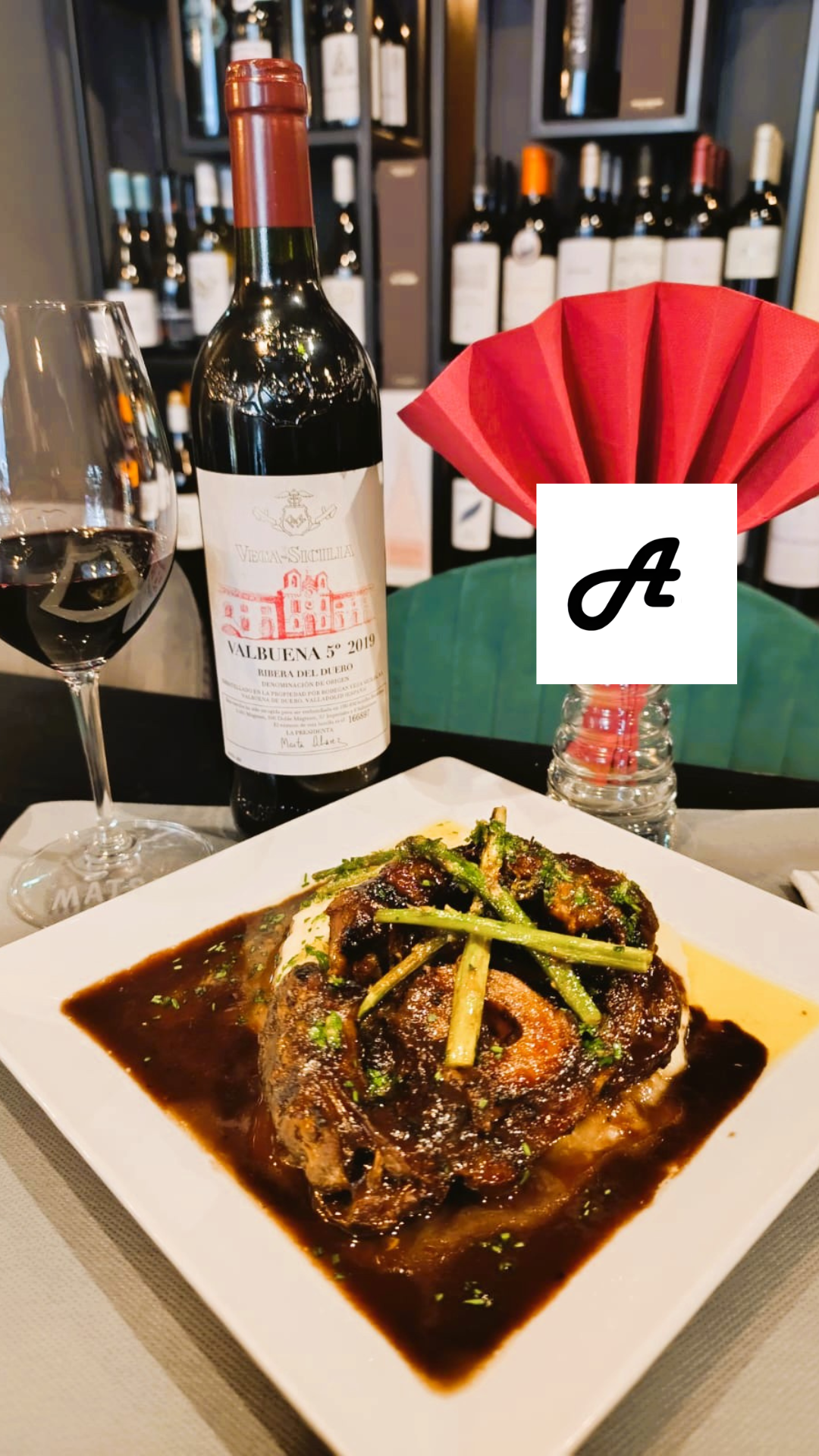 A L’Alternativa Andorra ja tenim a punt el nou Plat del Chef per aquest dijous, divendres i dissabte… i és una autèntica meravella per als amants de la cuina tradicional ben feta. 🍽️ Ossobuco cuinat a baixa temperatura   Un plat que es fon a la boca després d’hores de cocció lenta, respectant el producte i potenciant-ne tot el sabor. L’acompanyem amb un puré de patata amb romaní, cremós, aromàtic i perfecte per arrodonir una proposta que enamora des de la primera queixalada. Tot això per només 18,50 €, un preu de menú per un plat que podria estar perfectament a la carta. Si vols gaudir d’un final de setmana gastronòmic de veritat, aquest és el teu moment. T’esperem a L’Alternativa Andorra! #AlternativaAndorra #PlatDelChef #Ossobuco #CuinaDeMercat #AndorraGastronomia