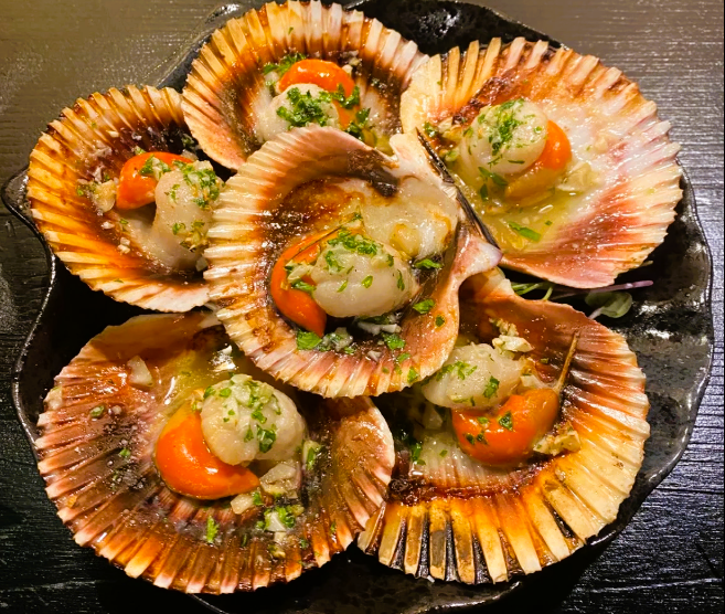 🍷✨ L’Alternativa Andorra: una experiència gastronòmica que va molt més enllà d’un àpat ✨🍷 Si busques un restaurant on la qualitat, l’ambient i la passió per la gastronomia es fusionen a la perfecció, L’Alternativa Andorra és una aposta segura. 🥩 Una cuina que marca la diferència A L’Alternativa treballem amb productes seleccionats per oferir plats plens de sabor, elaboracions cuidades i una proposta gastronòmica que satisfà tant els amants de la carn o del peix. Per a paladars més exigents. Cada plat està pensat per convertir qualsevol àpat en una experiència memorable. De dilluns a dissabte. 🌿 Una terrassa per gaudir sense presses La nostra terrassa és l’espai ideal per desconnectar, compartir bons moments i gaudir de la millor gastronomia a l’aire lliure. Sigui per un vermut sigui un sopar amb amics, l’ambient convida a allargar la sobretaula i viure moments únics. 🍇 Un celler de vins excepcional Els grans plats mereixen grans vins. Per això disposem d’un celler amb una acurada selecció de referències nacionals i internacionals, pensades per maridar a la perfecció amb la nostra cuina. Tant si ets un apassionat del vi com si vols descobrir nous sabors, trobaràs l’ampolla perfecta per a cada ocasió. ✨ Gastronomia, terrassa, vins i un servei atent que converteix cada visita en una experiència especial. T’esperem a L’Alternativa Andorra perquè descobreixis per què cada vegada més persones ens escullen per gaudir de la bona cuina. #LAlternativaAndorra #GastronomiaAndorra #TerrassaAndorra #VinsExcepcionals #RestaurantsAndorra 🍷🥩🌿✨